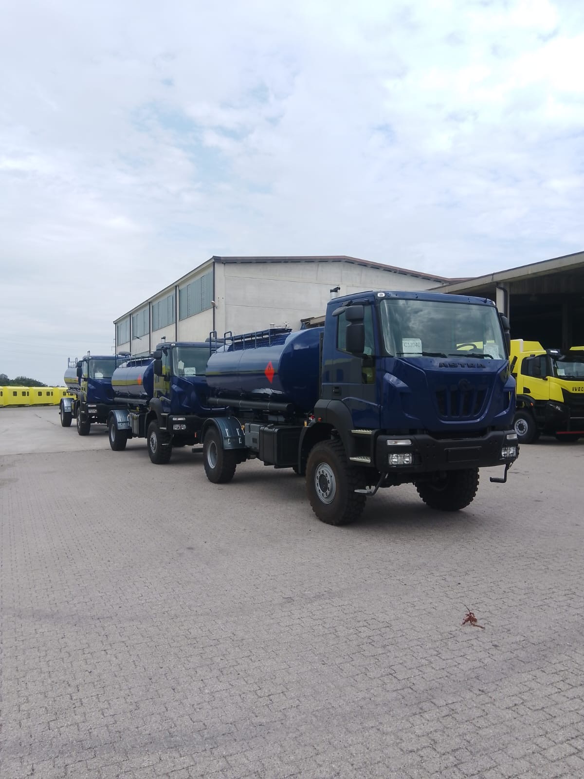 4x Astra Tank Trucks from Italy